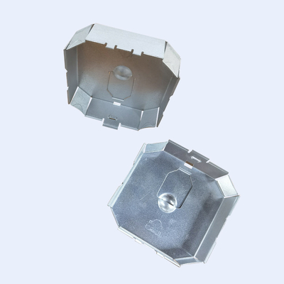 Kotak Persimpangan Saluran Listrik 1.20mm Pra Sekrup Penutup 4x4 Galvanis pemasok